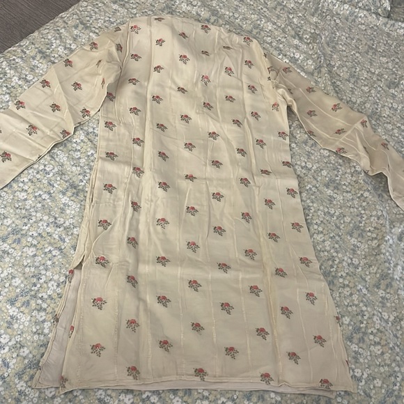Indian traditional designed kurti.It has liegt beige color with flower embroider - Picture 2 of 2